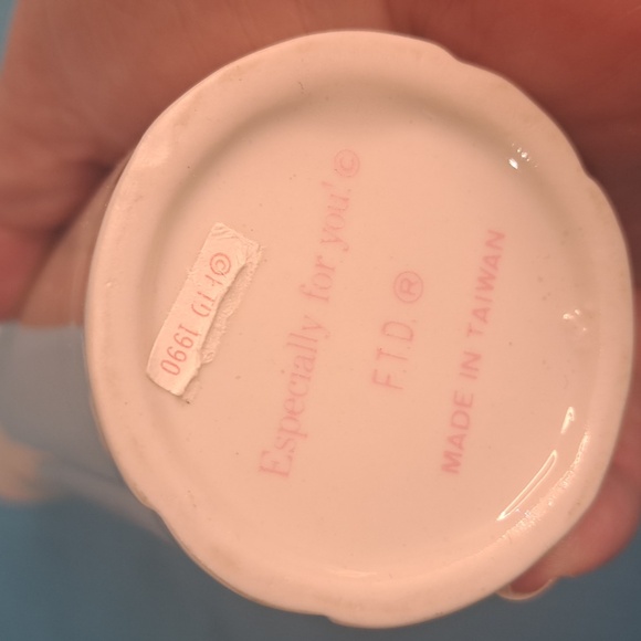 7" iridescent vase/decor - Picture 4 of 4